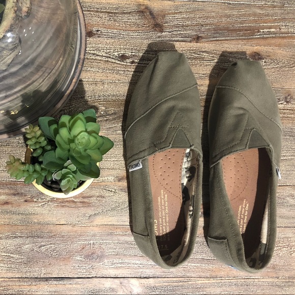 Toms Shoes - • toms •